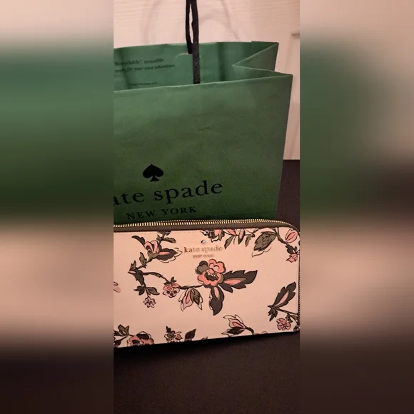 Kate Spade Lucy Floral Medium L-Zip Wrislet NWT - Picture 2 of 5